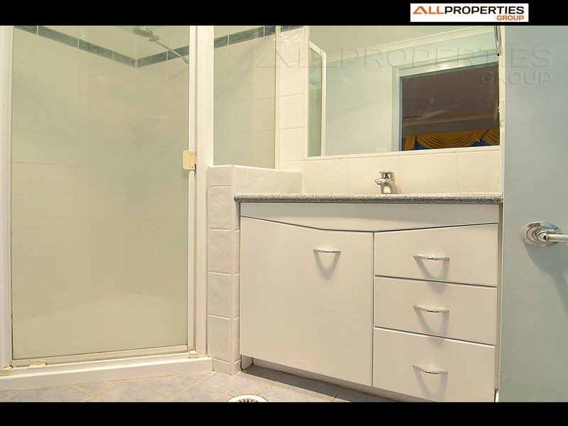 9 ESTRAMINA ROAD, Regents Park QLD 4118