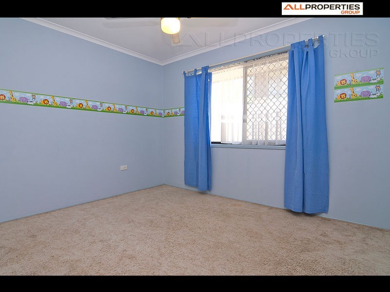 9 ESTRAMINA ROAD, Regents Park QLD 4118