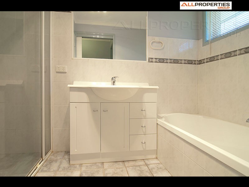 9 ESTRAMINA ROAD, Regents Park QLD 4118