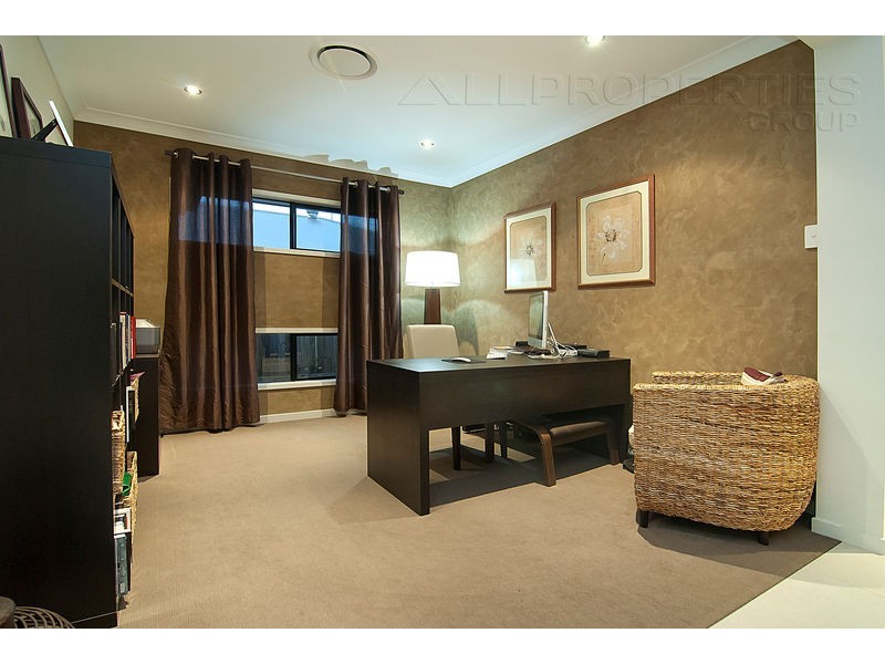 27 Acacia Street, Heathwood QLD 4110