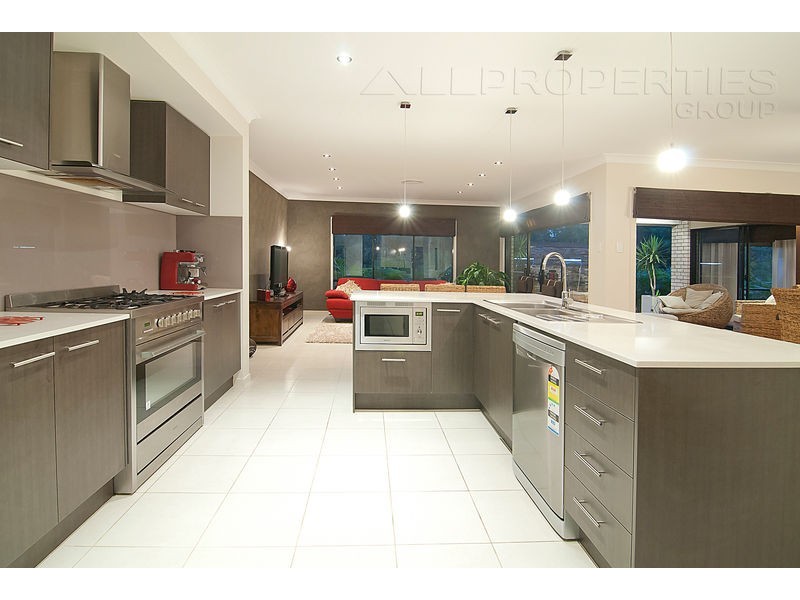 27 Acacia Street, Heathwood QLD 4110