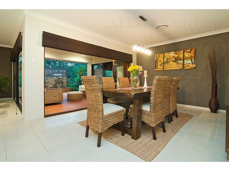 27 Acacia Street, Heathwood QLD 4110