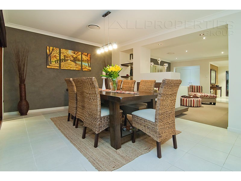 27 Acacia Street, Heathwood QLD 4110