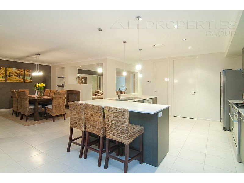 27 Acacia Street, Heathwood QLD 4110