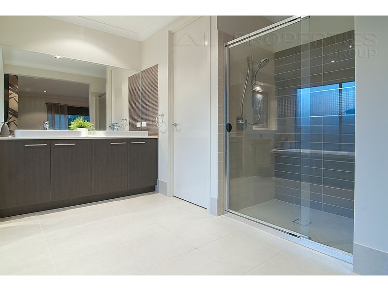 27 Acacia Street, Heathwood QLD 4110