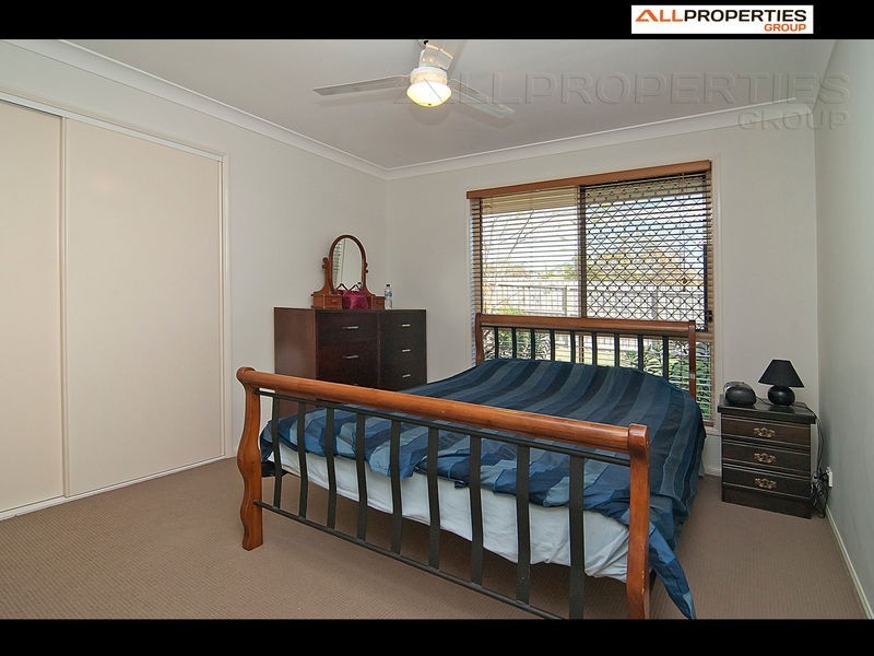 1 SOLANDRA CIRCUIT, Regents Park QLD 4118