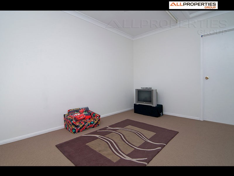 1 SOLANDRA CIRCUIT, Regents Park QLD 4118