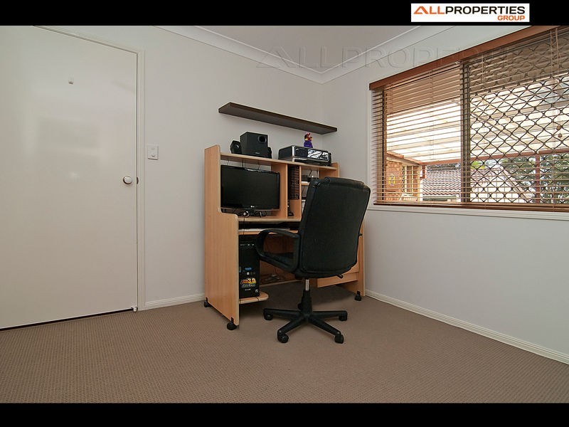 1 SOLANDRA CIRCUIT, Regents Park QLD 4118