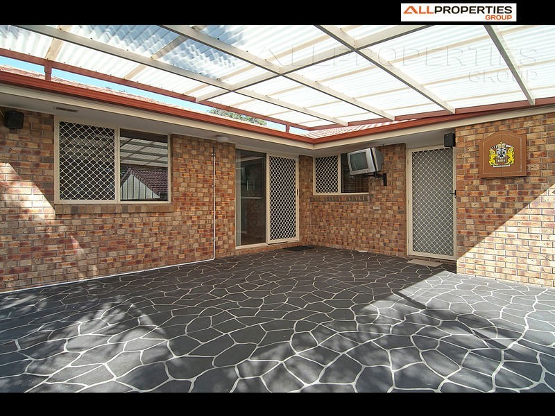 1 SOLANDRA CIRCUIT, Regents Park QLD 4118