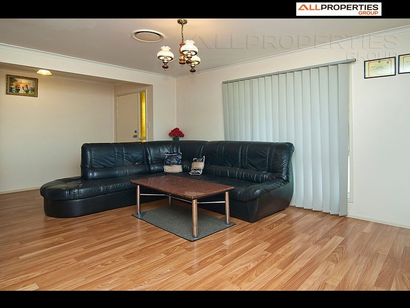 79 Dickman Rd, Forestdale QLD 4118