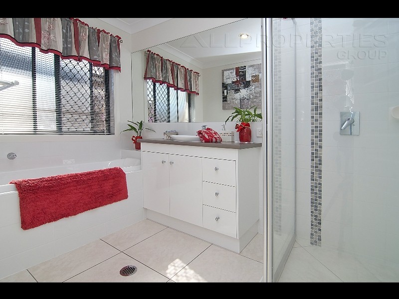 20 Skyline Circuit, Bahrs Scrub QLD 4207