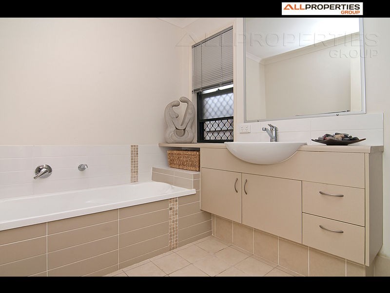 76 Sanctuary Drive, Forest Lake QLD 4078