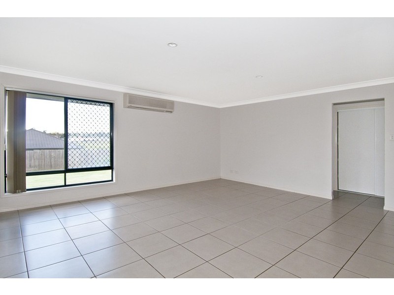 19 Nicole Place, Yamanto QLD 4305