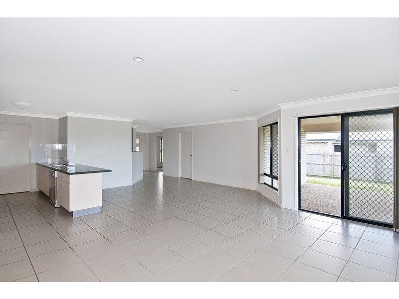 19 Nicole Place, Yamanto QLD 4305