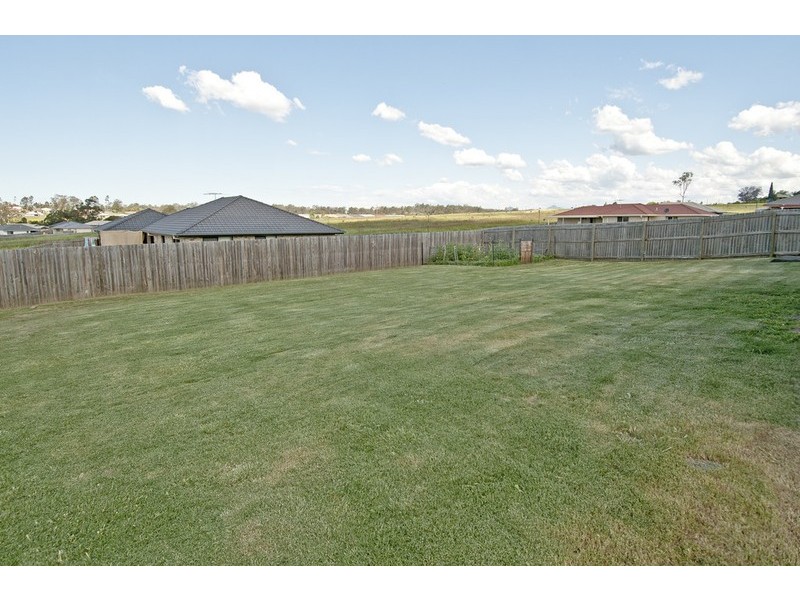 19 Nicole Place, Yamanto QLD 4305