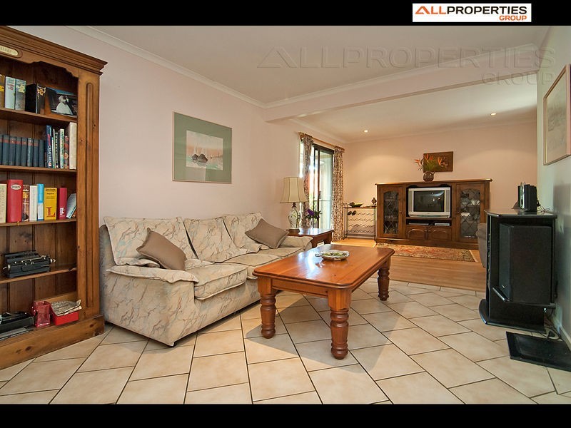 171 EMERALD DRIVE, Regents Park QLD 4118