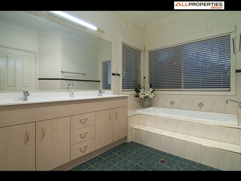 85 Lady Penrhyn Court, Mundoolun QLD 4285