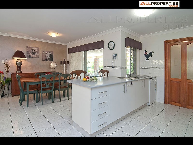 12 Tarragon Place, Forest Lake QLD 4078