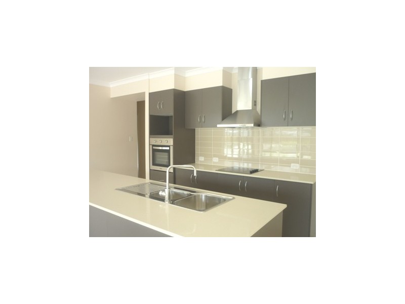 1 Ravensbourne Circuit, Waterford QLD 4133