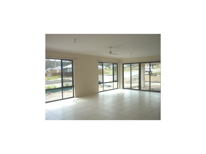 1 Ravensbourne Circuit, Waterford QLD 4133