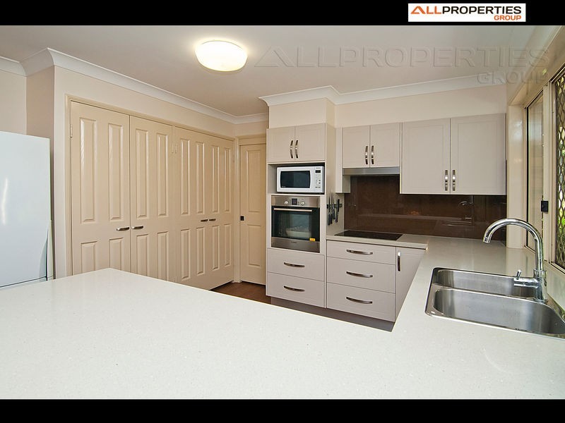 26 Como Place, Parkinson QLD 4115