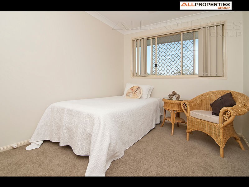 26 Como Place, Parkinson QLD 4115