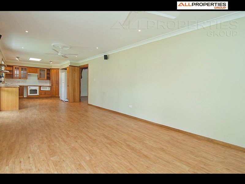 6 Staff Place, Forestdale QLD 4118