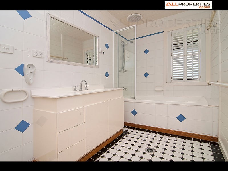 6 Staff Place, Forestdale QLD 4118