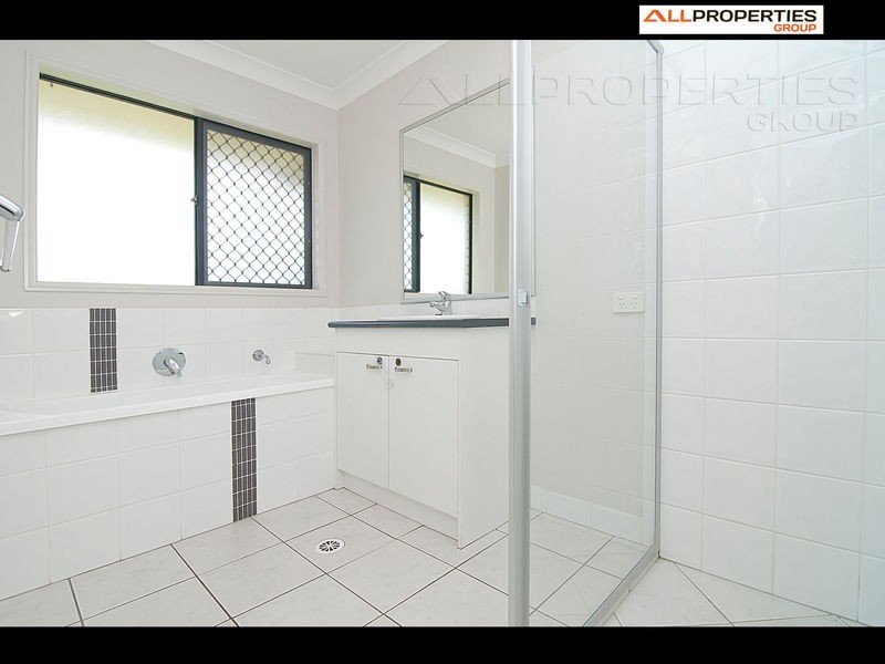 8 Juniper St, Heathwood QLD 4110