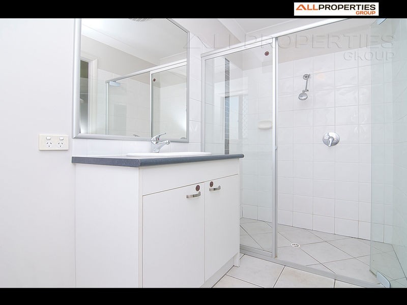 8 Juniper St, Heathwood QLD 4110