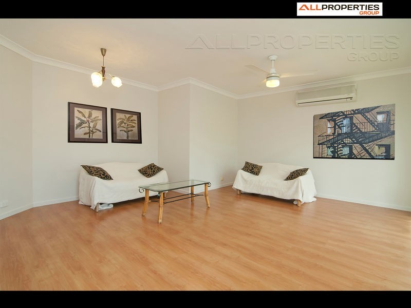 6 BILLABONG CT, Regents Park QLD 4118