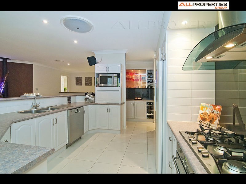 6 Sommerset close, Forest Lake QLD 4078