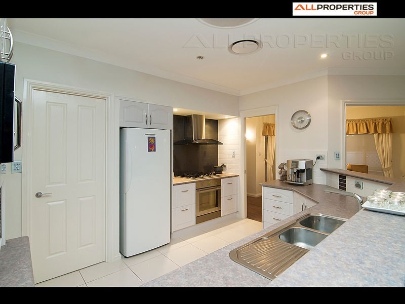 6 Sommerset close, Forest Lake QLD 4078