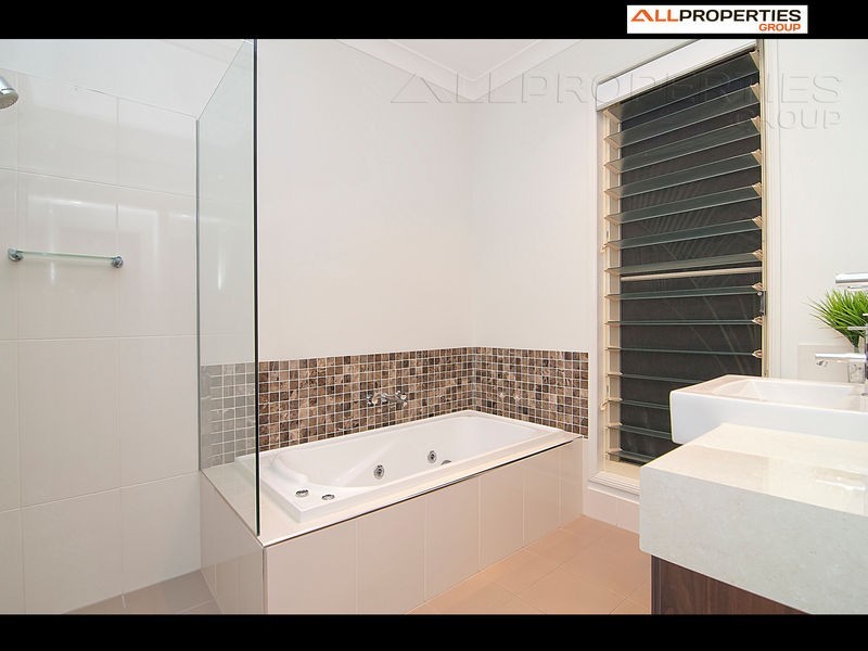 6 Sommerset close, Forest Lake QLD 4078