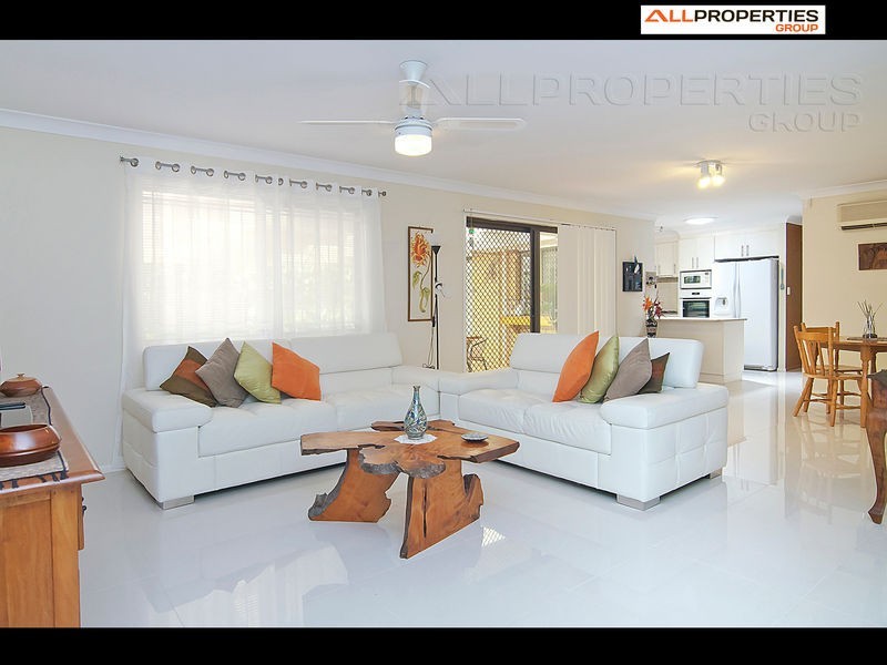 114 EMERALD DR, Regents Park QLD 4118