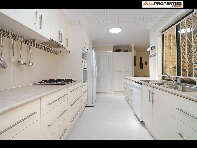 114 EMERALD DR, Regents Park QLD 4118