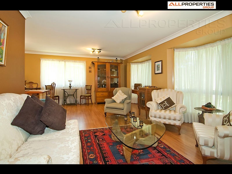 114 EMERALD DR, Regents Park QLD 4118