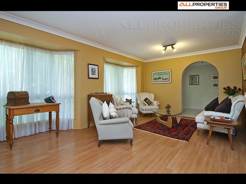 114 EMERALD DR, Regents Park QLD 4118