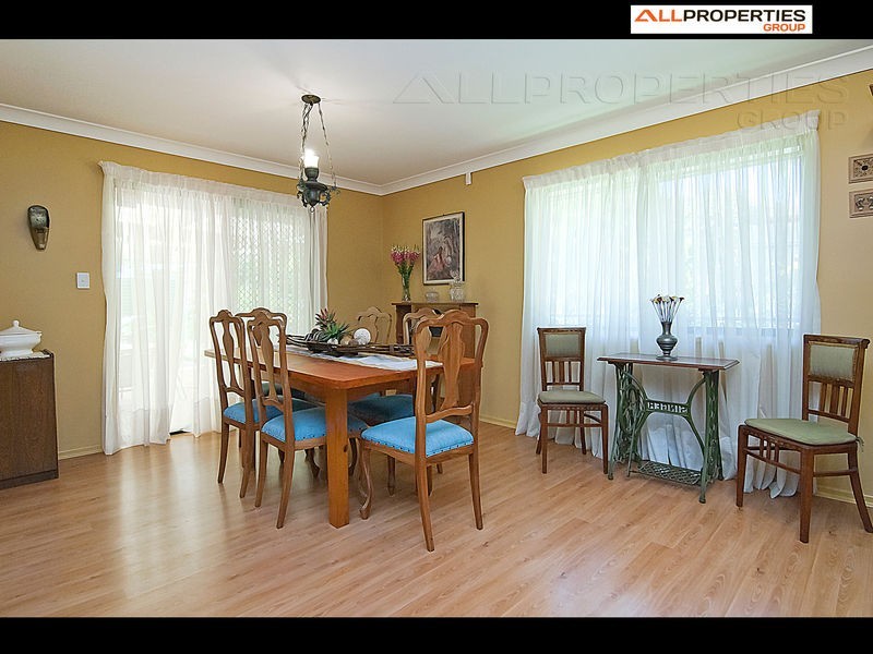 114 EMERALD DR, Regents Park QLD 4118