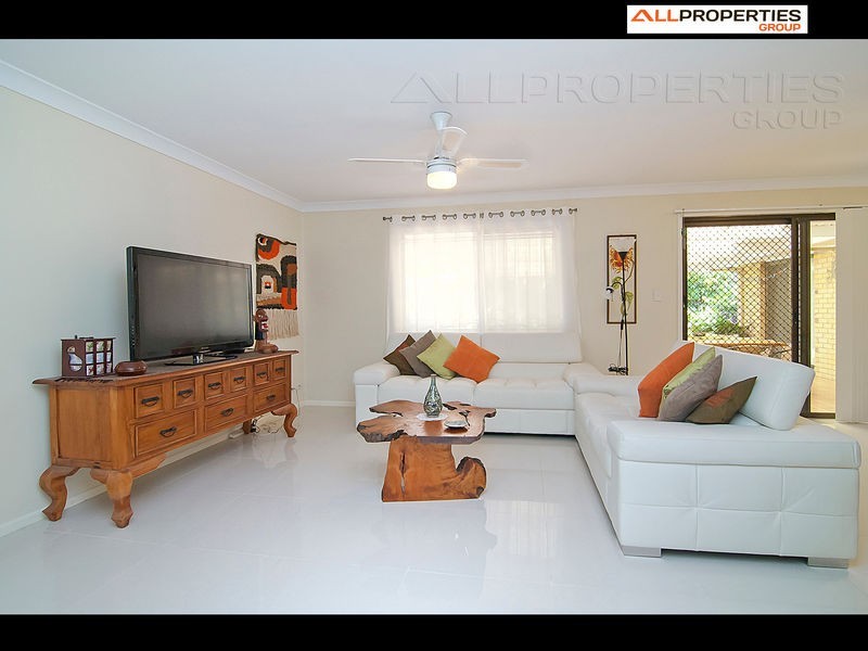 114 EMERALD DR, Regents Park QLD 4118