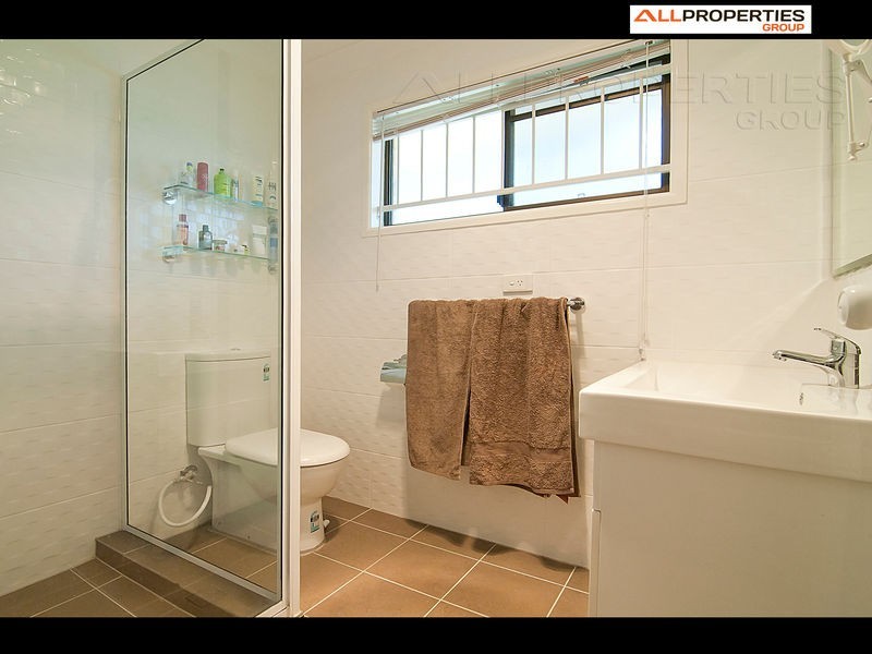 114 EMERALD DR, Regents Park QLD 4118