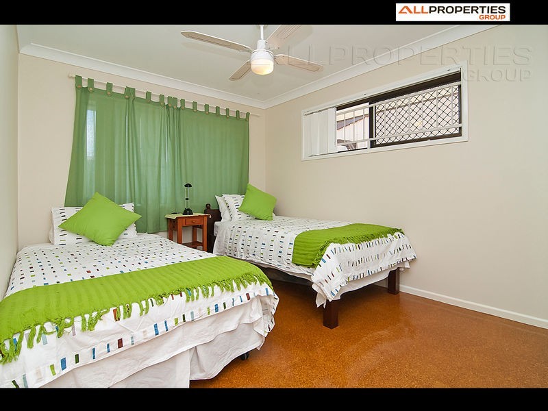 114 EMERALD DR, Regents Park QLD 4118