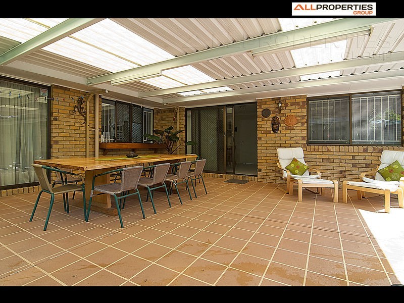 114 EMERALD DR, Regents Park QLD 4118