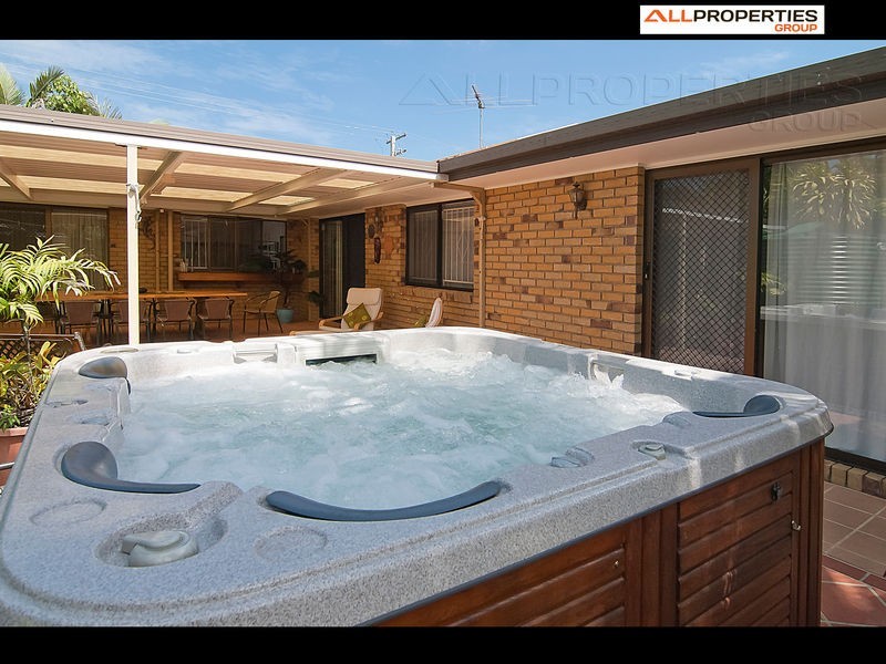 114 EMERALD DR, Regents Park QLD 4118