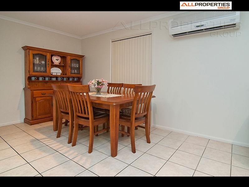 4 GREAT CT, Regents Park QLD 4118