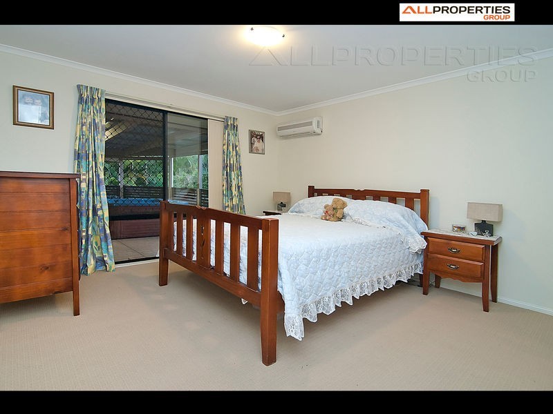 4 GREAT CT, Regents Park QLD 4118