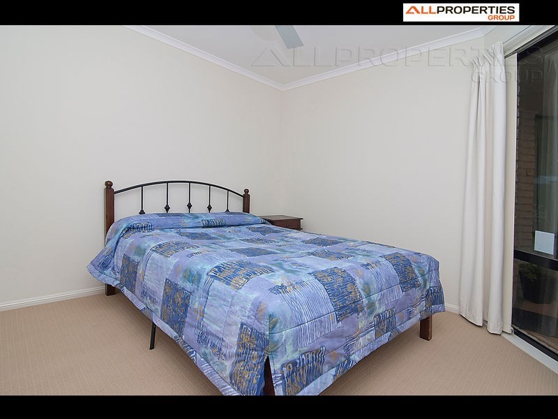 4 GREAT CT, Regents Park QLD 4118