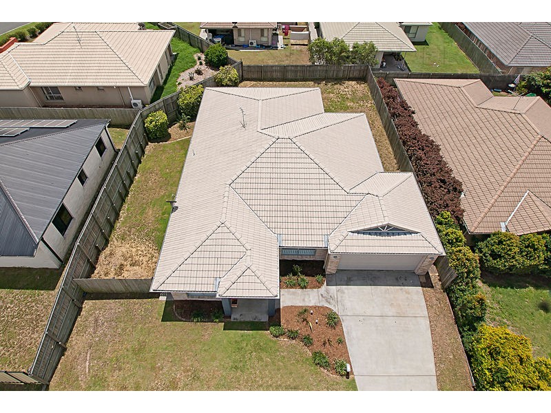 4 PAUL DR, Regents Park QLD 4118