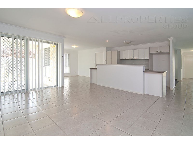 4 PAUL DR, Regents Park QLD 4118