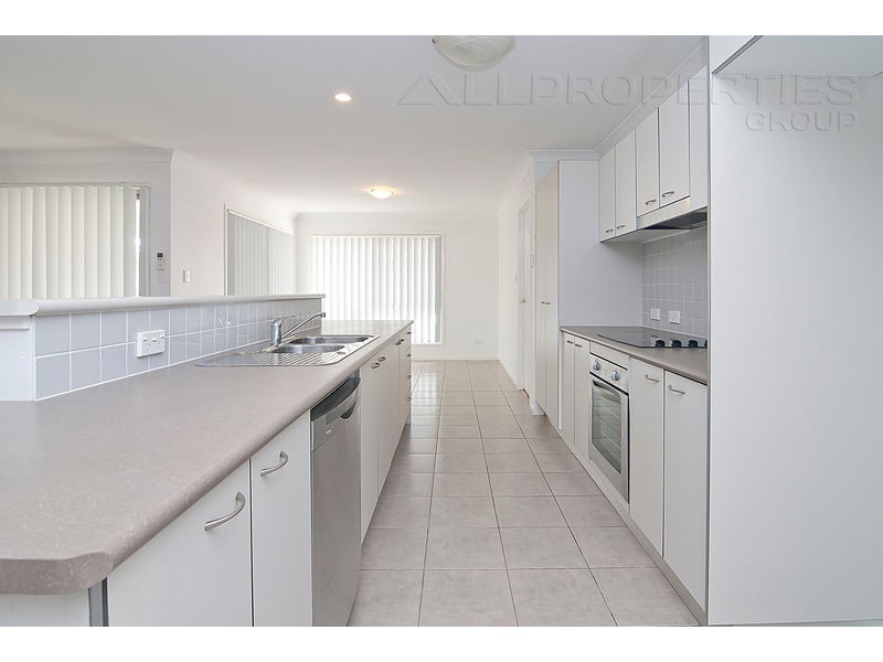 4 PAUL DR, Regents Park QLD 4118